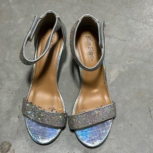 Silver Slipper Shoes | Silver Sparkly Older Child/Juniors Heeled Shoe | Size 4‎